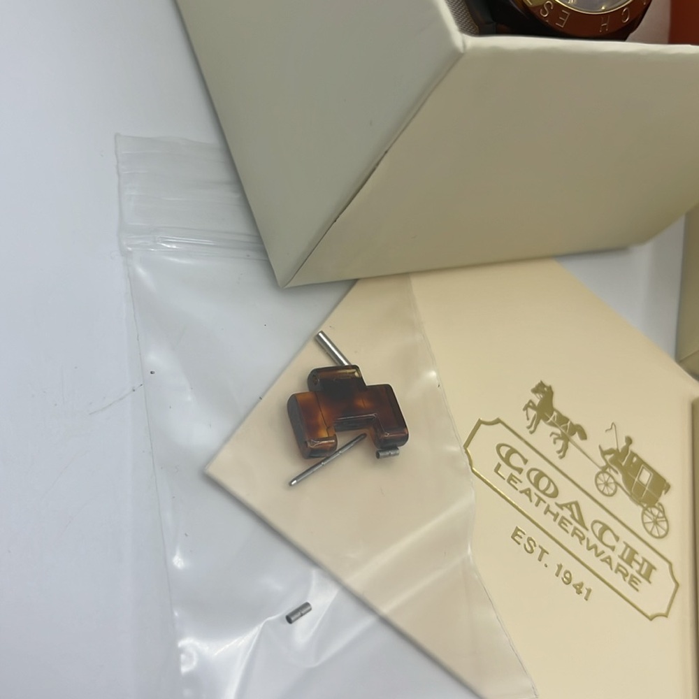 Coach 1941 Tortoise Shell Watch with Box - Picture 3 of 8